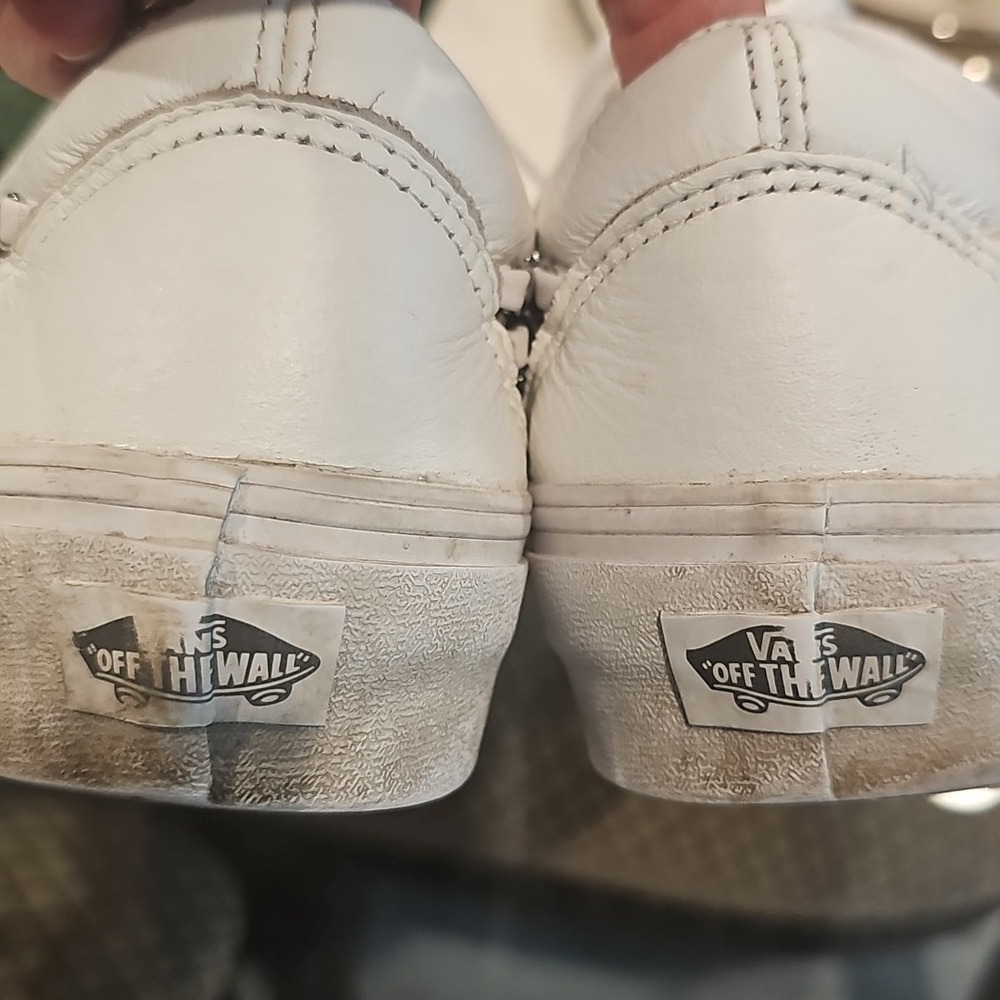 VANS White Sneakers with Chain Accents - Picture 4 of 6